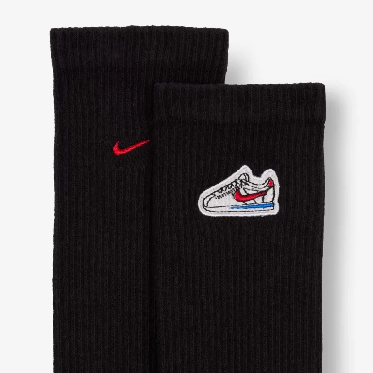 Nike Unisex Everyday Cushioned Crew Socks (1 Pair) – Black / Game Royal / University Red thumbnail 4