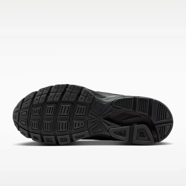 Nike Women’s Initiator Shoes – Black / Dark Smoke Grey thumbnail 4