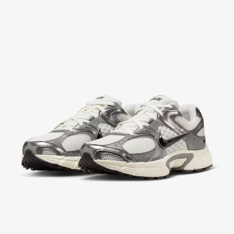 Nike Men’s Nike V5 RNR Shoes – Phantom / Pencil Point / Black thumbnail 3