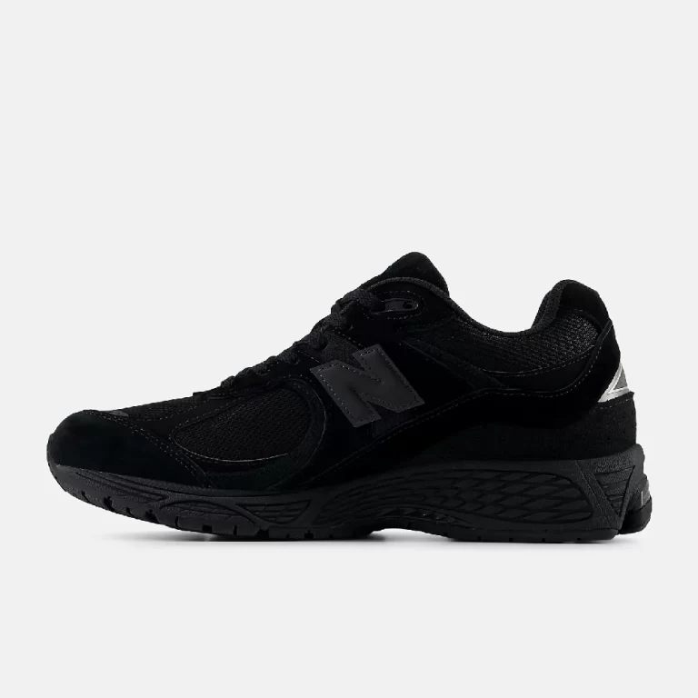 New Balance Men’s 2002R Shoes – BLACK with BLACK METALLIC thumbnail 2