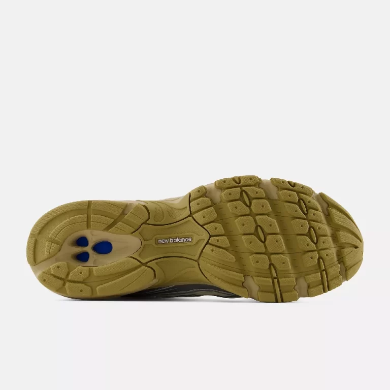 New Balance Women’s 740 Shoes – LINEN with TOASTED SESAME thumbnail 4